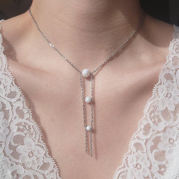 Unique elegant long pearl necklace with a small silver chain - Picture 3 of 11